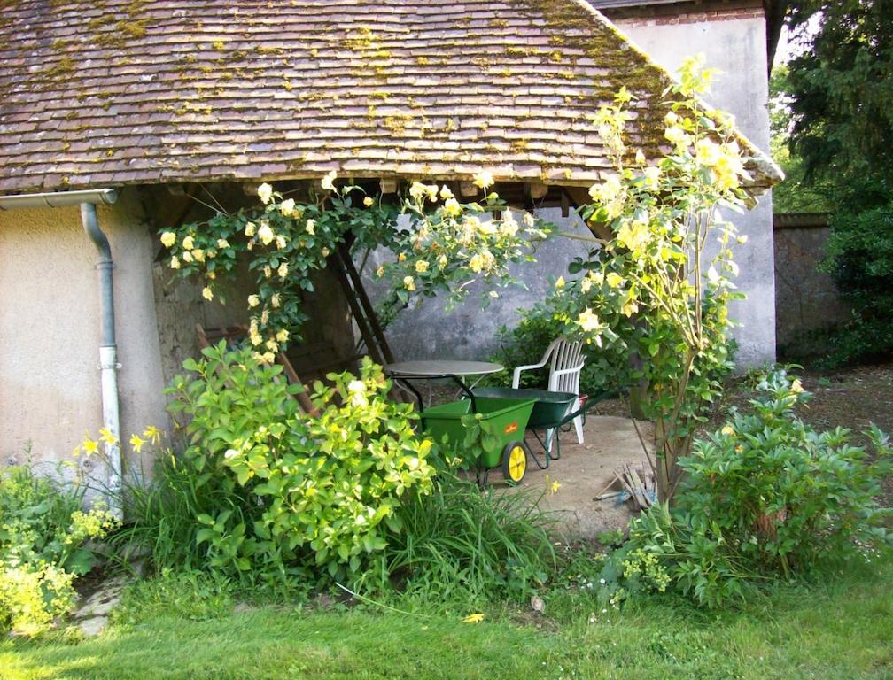 Ferme Du Chateau Bailleau-l'Eveque Exterior foto